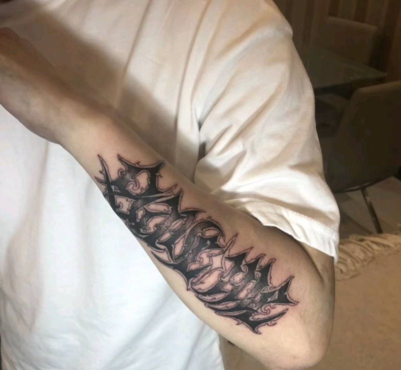 花体纹身图片_手臂花体字纹身图案
