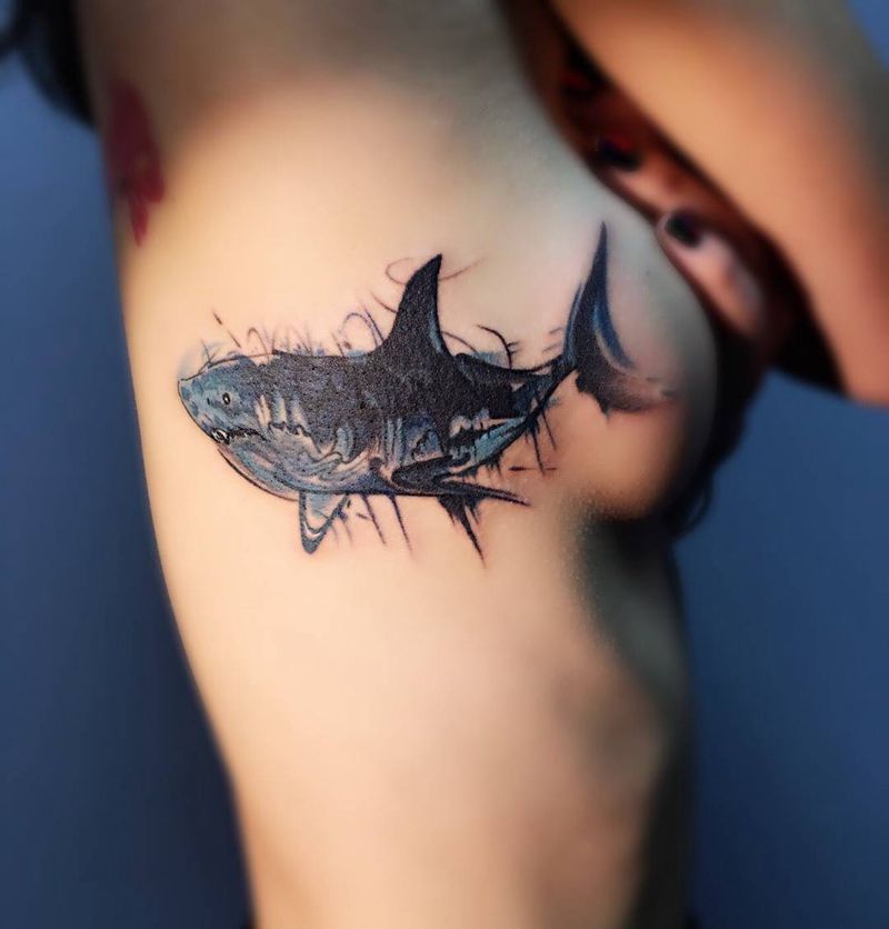 天王盖地虎。鲨鱼盖字母。纹身图片