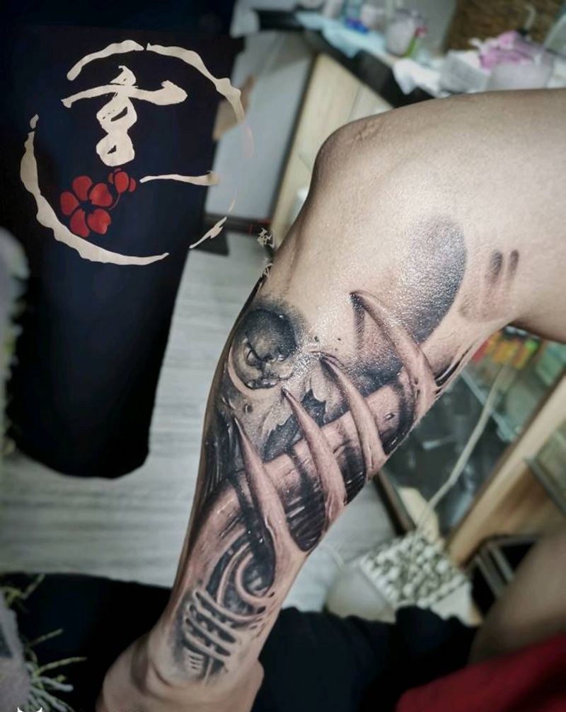 欧美骷髅一枚纹身图片_手部欧美写实纹身图案