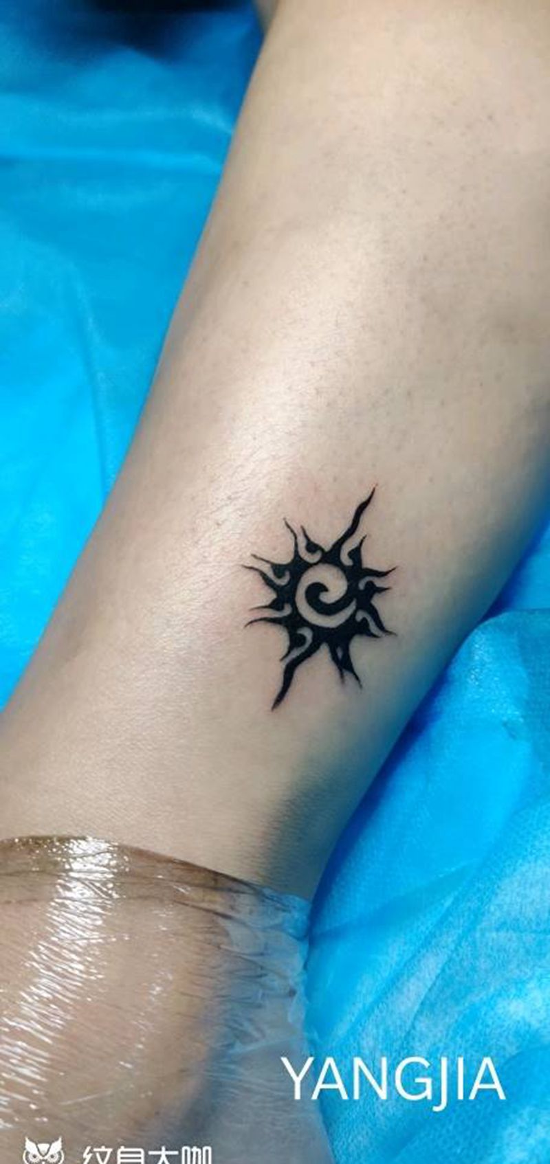 图腾纹身图片_腿部图腾纹身图案