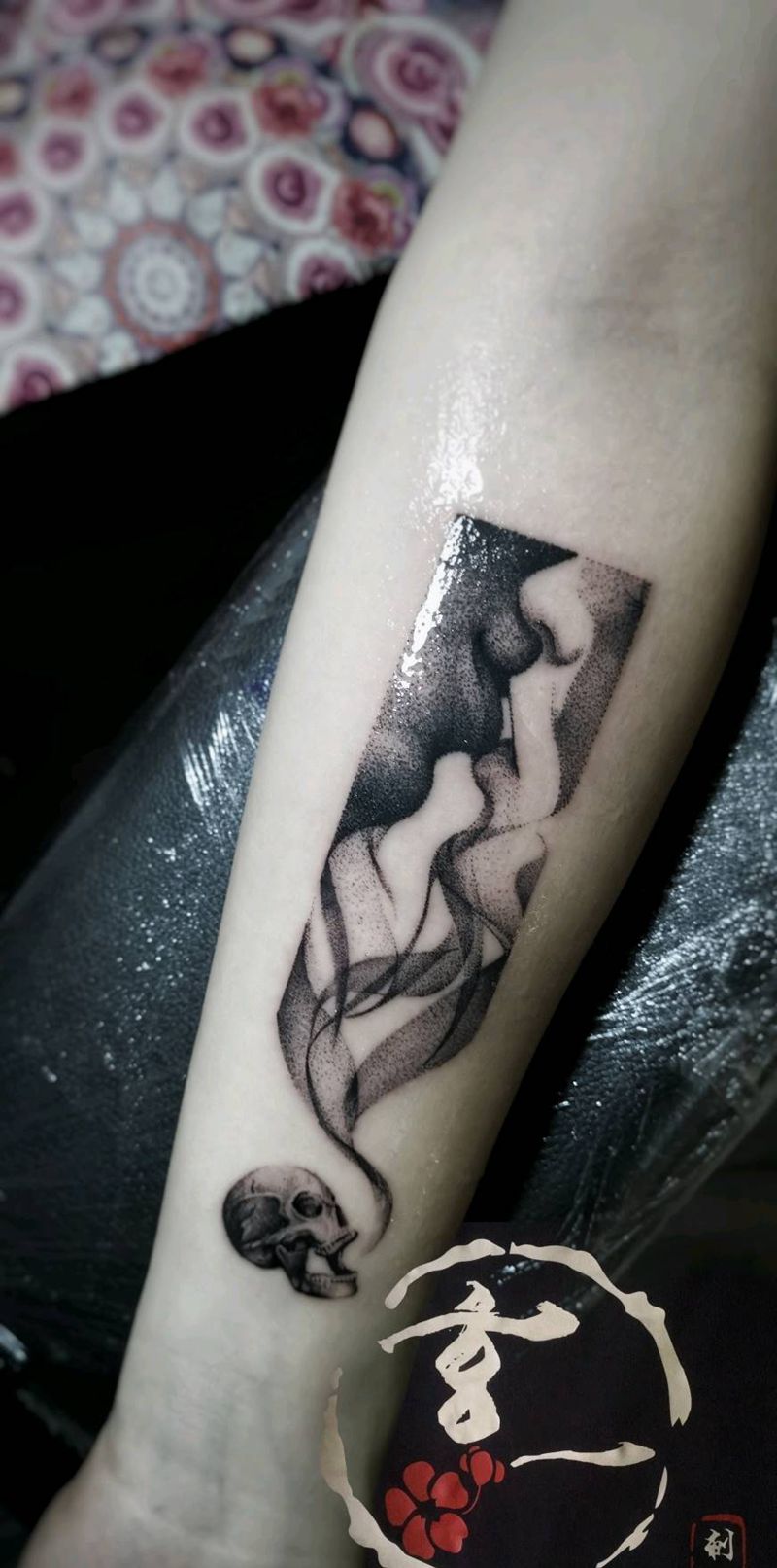 点刺纹身图片_手部点刺纹身图案