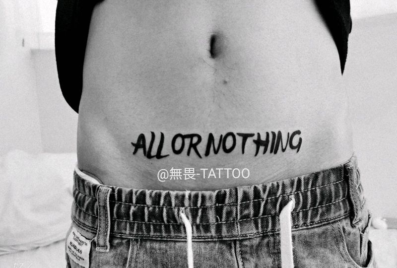 字母纹身图片_腹部纹身图案