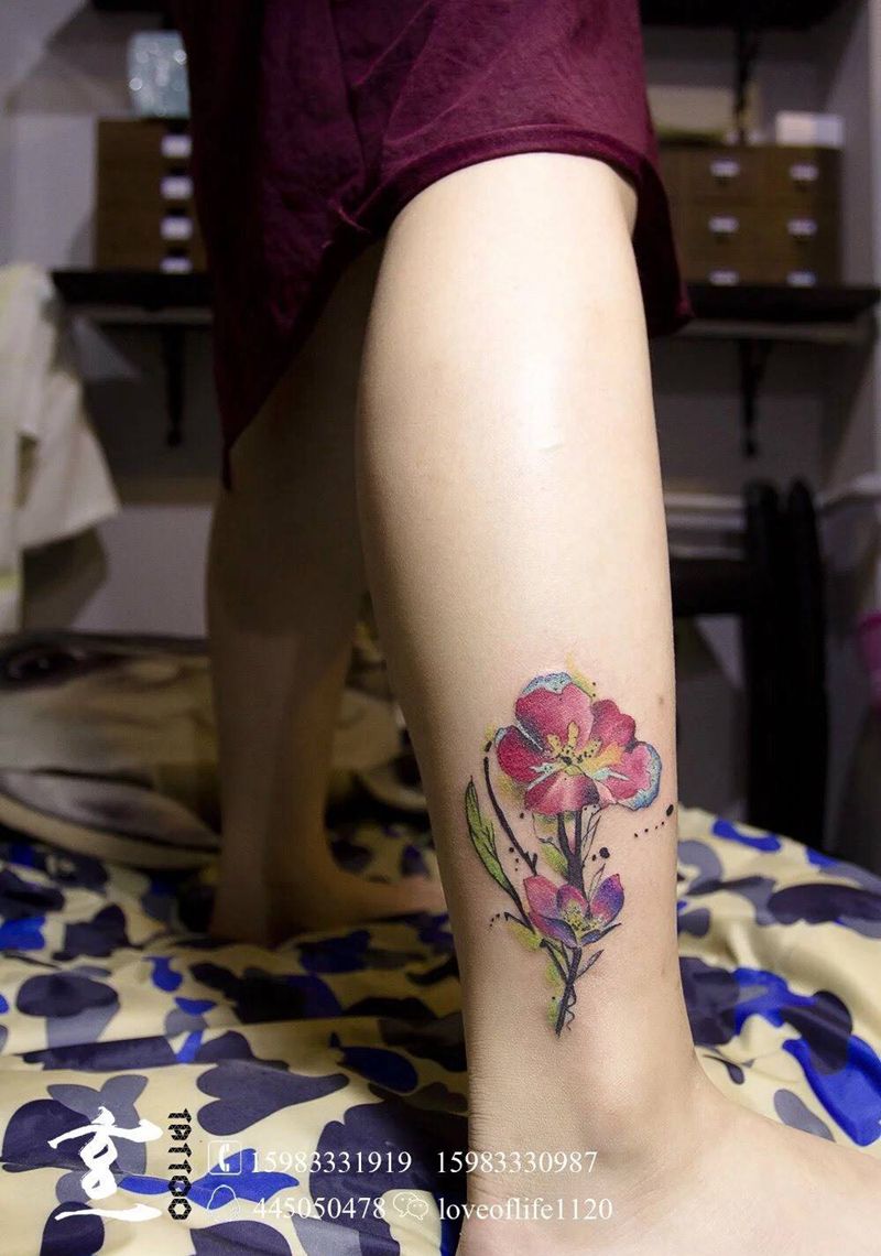 小花两枚纹身图片
