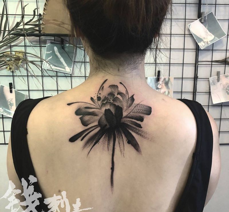 一朵大花花➕一只大猩猩纹身图片