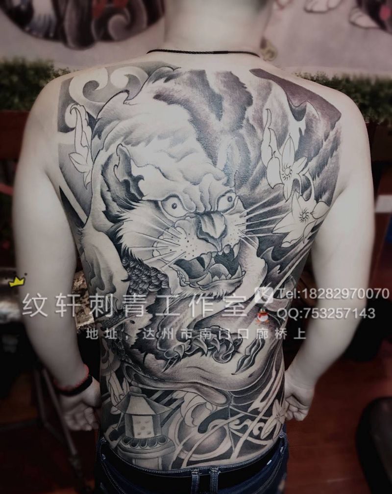 满背老虎纹身图片