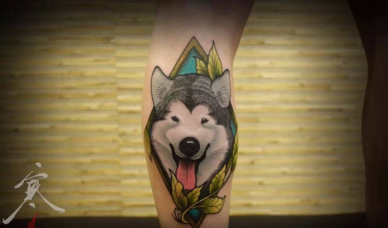 狗纹身图片_成品腿部欧美动物纹身图案