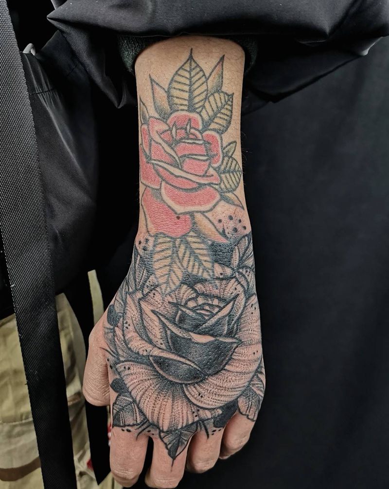 甩线花儿纹身图片