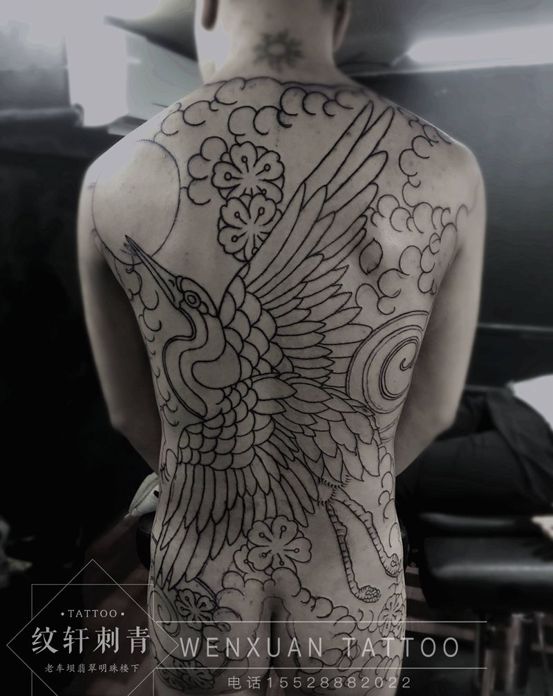鹤纹身图片_背部臀部老传统纹身图案