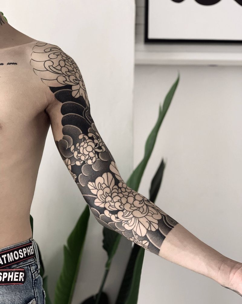 圆叁传统纹身图片_手臂老传统菊花纹身图案