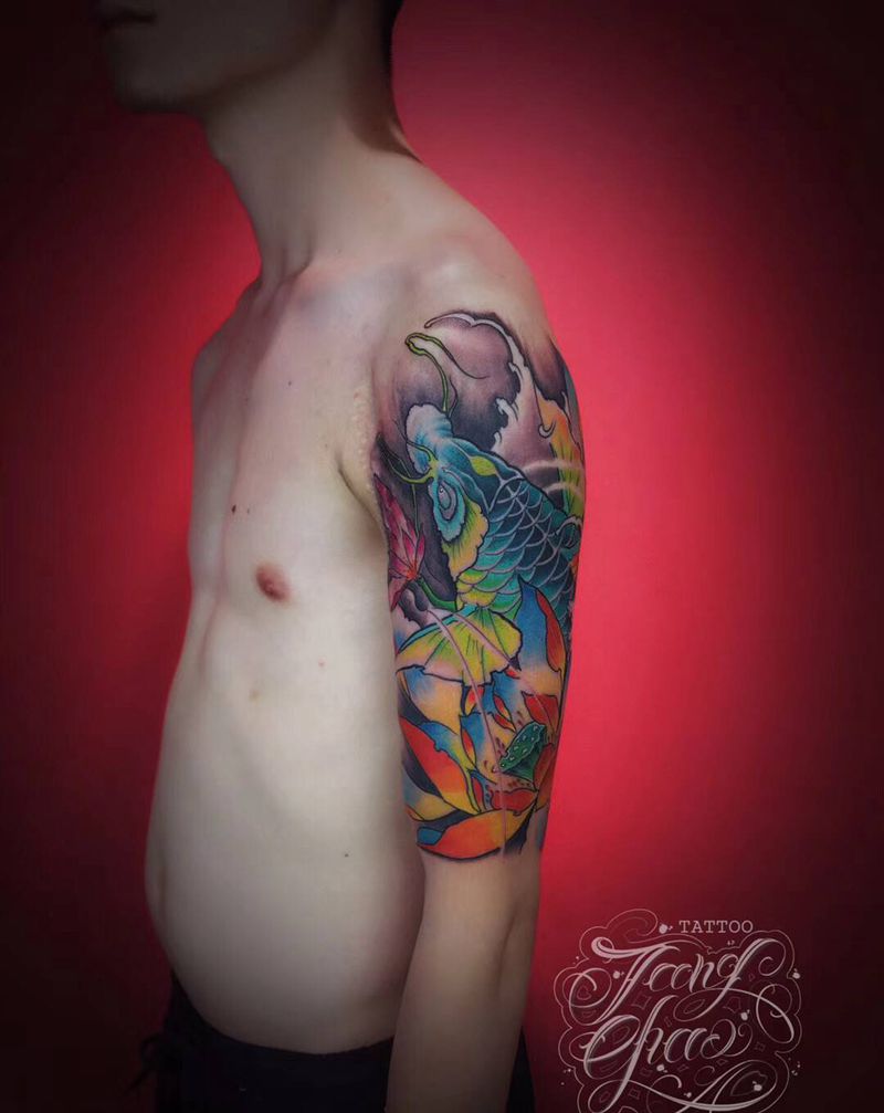 荷花鲤鱼纹身图片_手臂新传统纹身图案