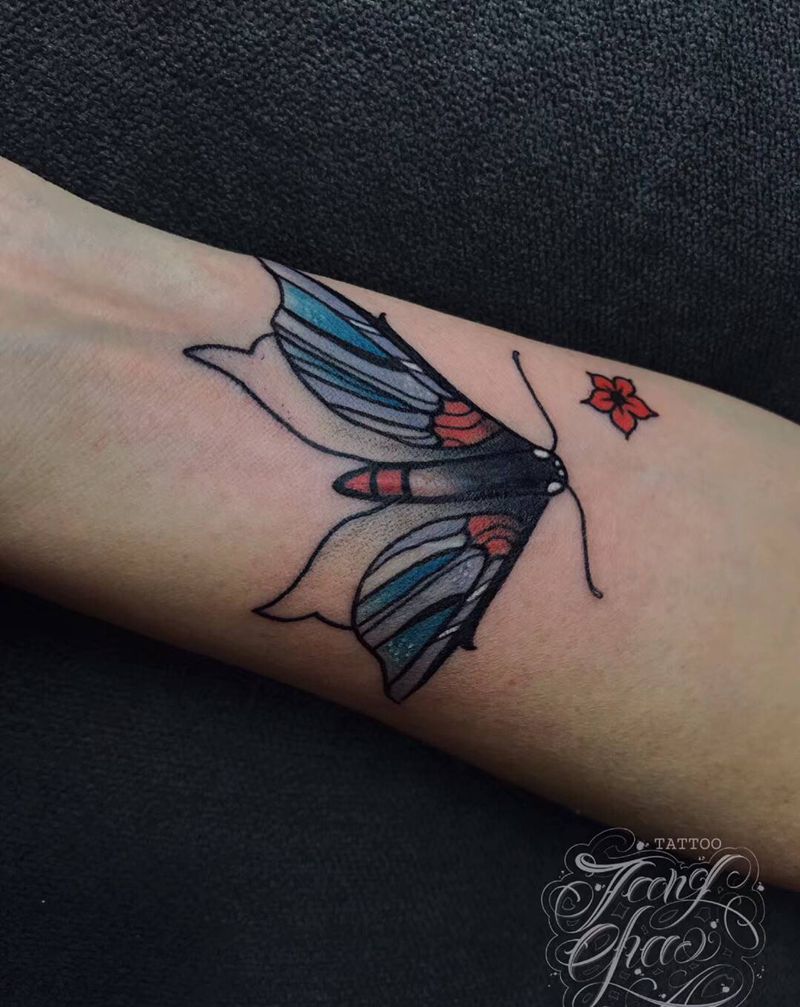 蛾纹身图片_手臂Old School纹身图案