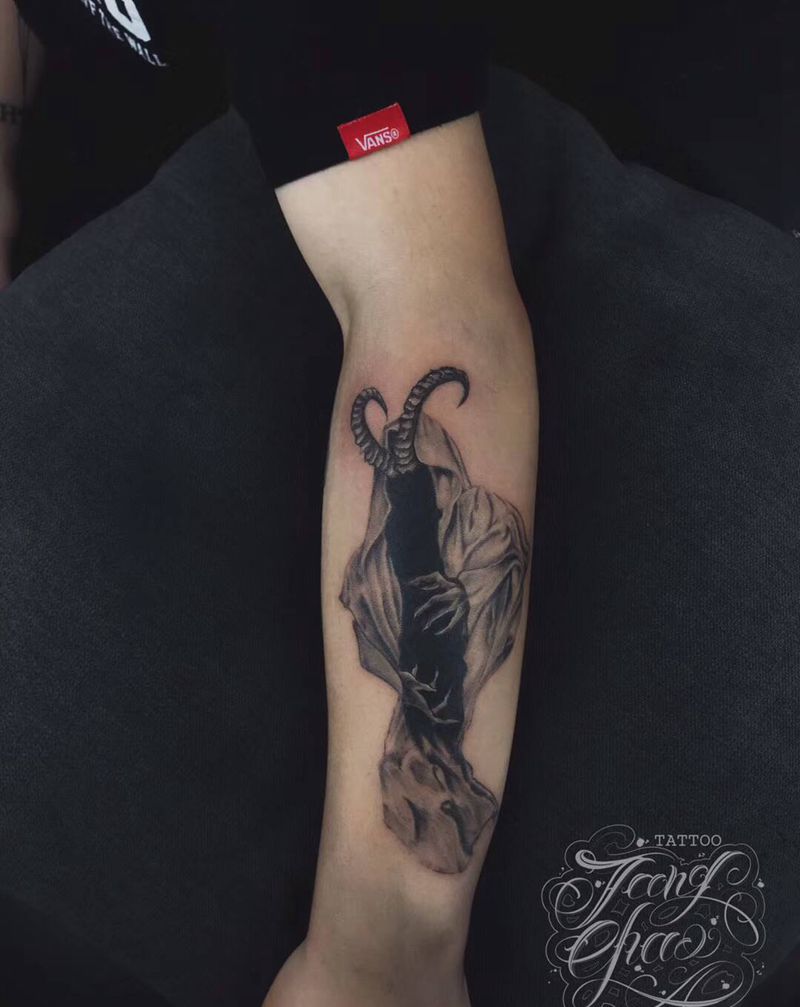 扭曲纹身图片_手部欧美写实纹身图案
