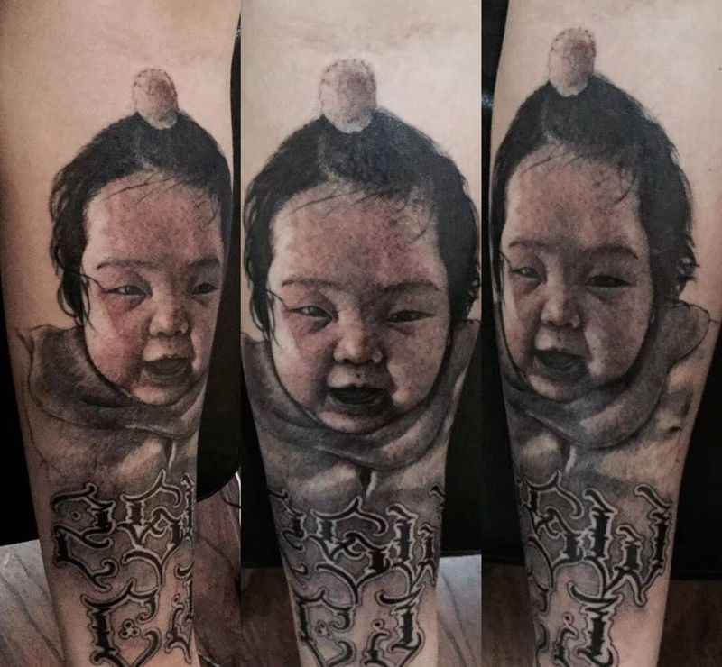 人物 肖像搭配奇卡诺风格英文字母纹身图片