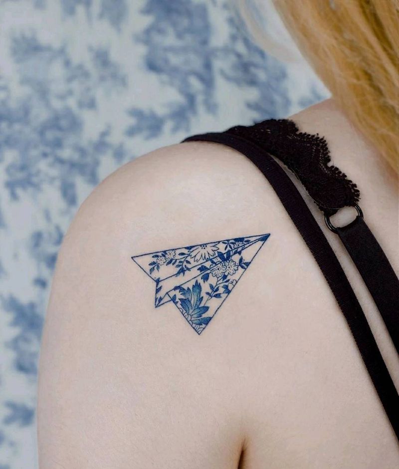 拿图请点赞纹身图片_胸部臀部水彩新传统纹身图案