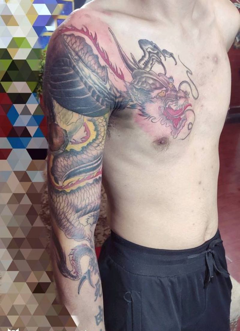 龙纹身图片_手部老传统新传统纹身图案