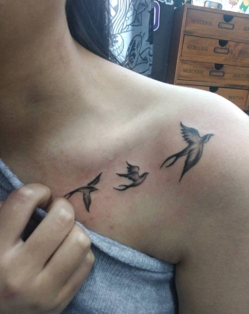 鸟纹身图片_手部胸部纹身图案