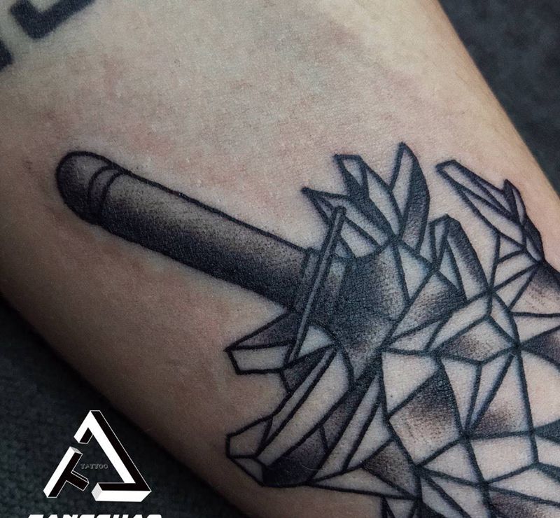 心脏匕首纹身图片