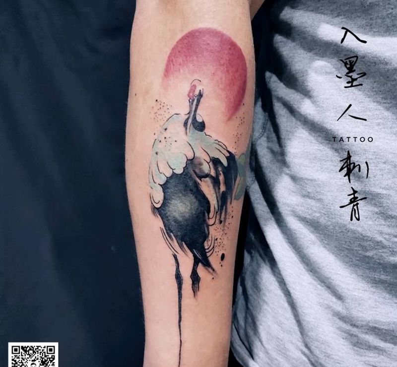 《仙鹤》纹身图片_手部水墨纹身图案