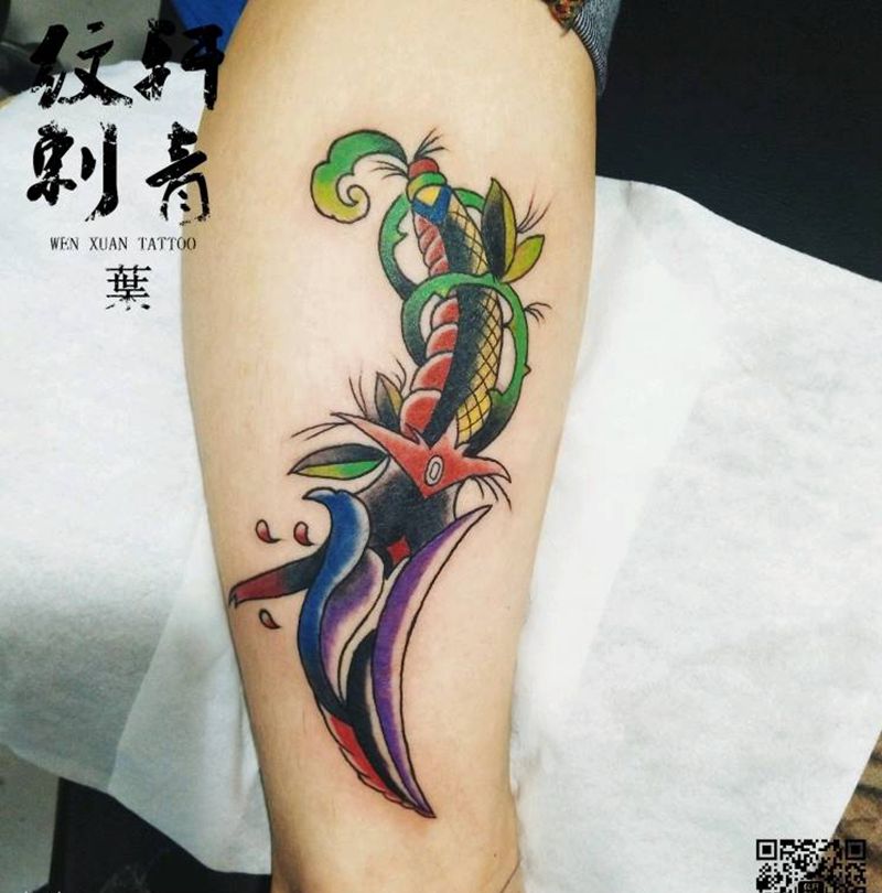 SCHOOL匕首纹身图片