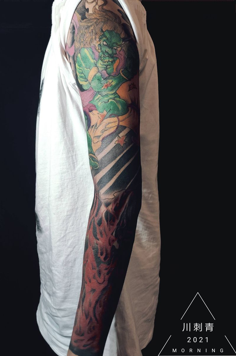 风神花臂纹身图片_手臂肩部老传统纹身图案