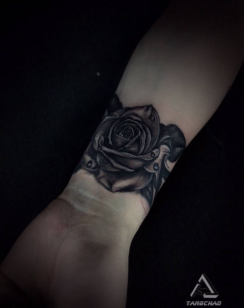 玫瑰纹身图片_手臂欧美写实纹身图案