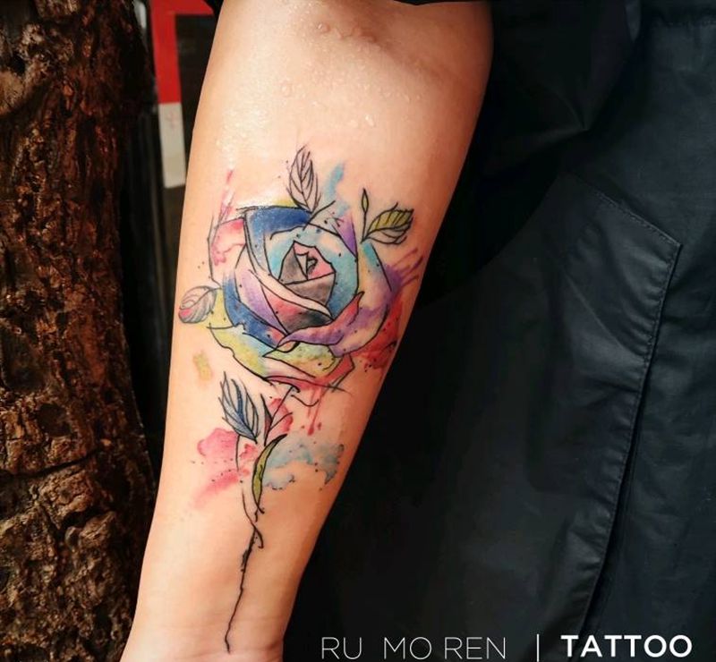 水彩玫瑰纹身图片