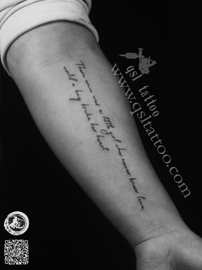 小臂内侧字母纹身图片