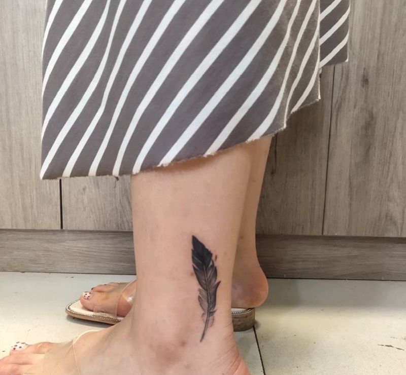 羽毛#纹身图片_脚部纹身图案