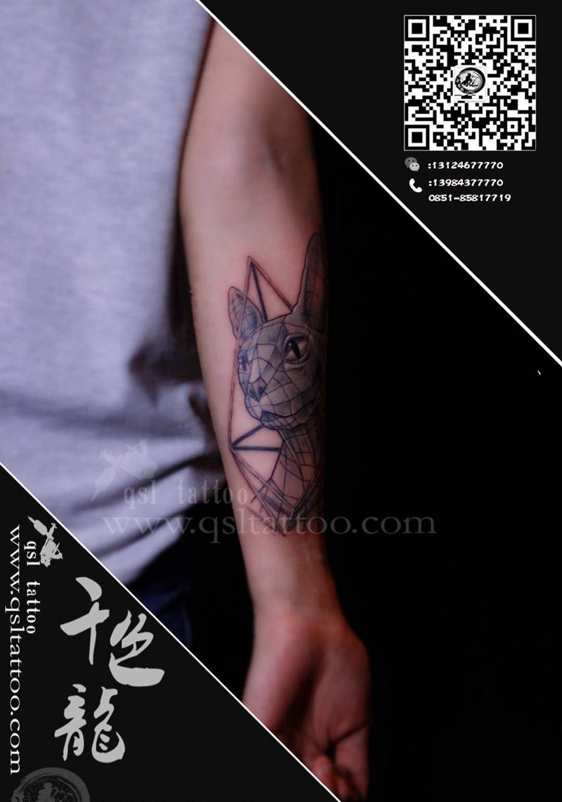 欧美猫咪+清新小字母纹身图片