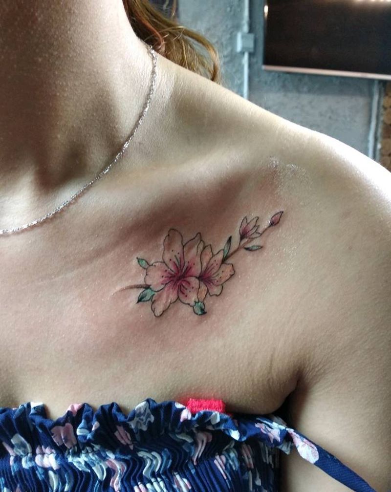 锁骨小花纹身图片