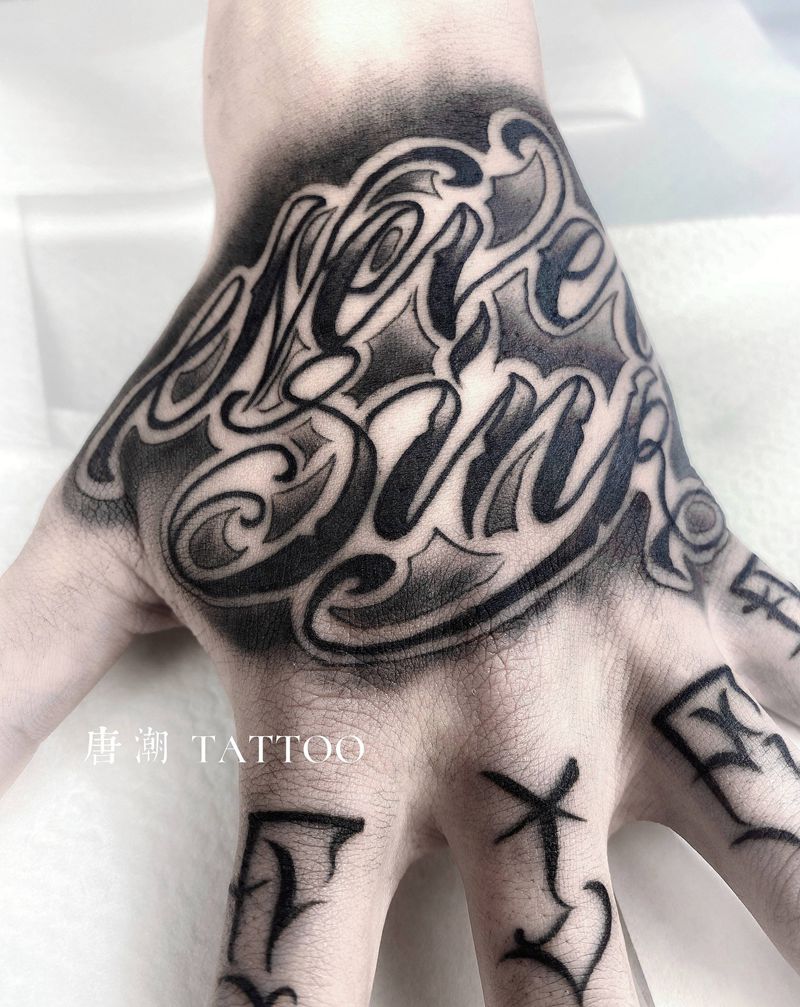 花拳绣指纹身图片_手部花体字纹身图案