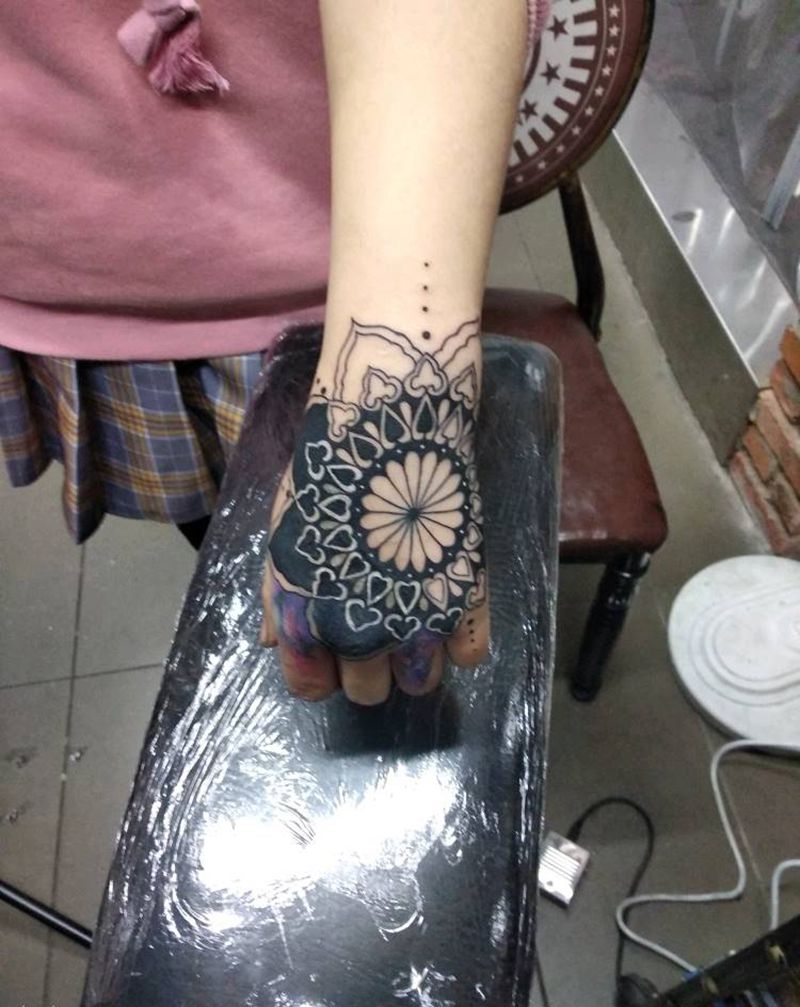 手背遮盖纹身图片