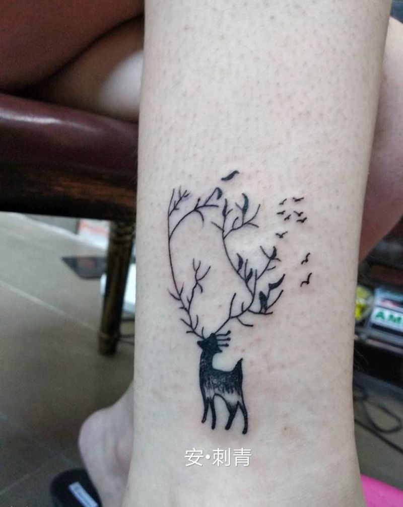 脚踝，梅花鹿纹身图片