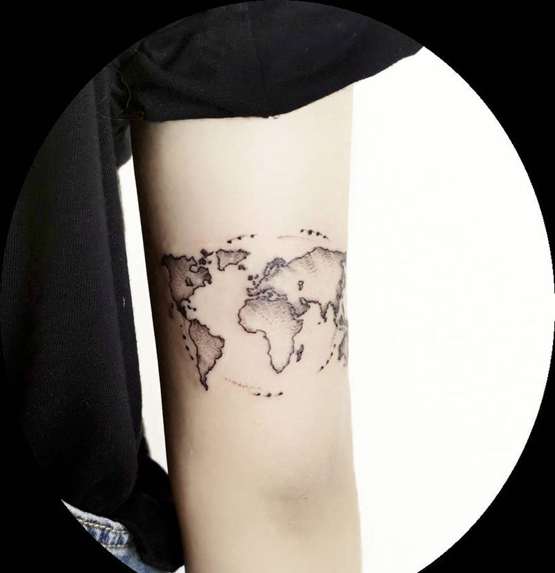 地图纹身图片_手部点刺纹身图案