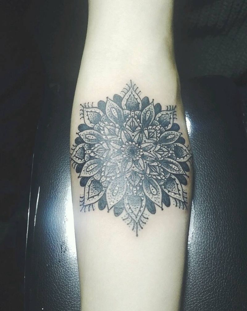 点刺曼陀罗纹身图片_点刺纹身图案