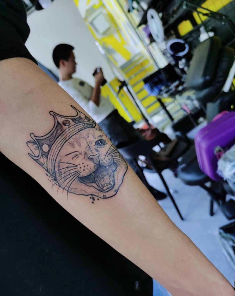 皇冠猫纹身图片_手臂新传统纹身图案