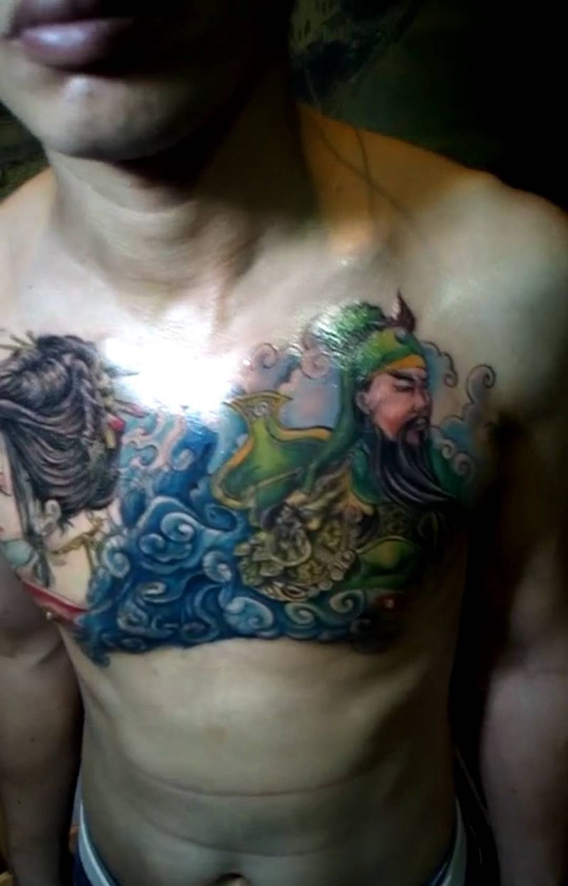 遮盖花胸纹身图片