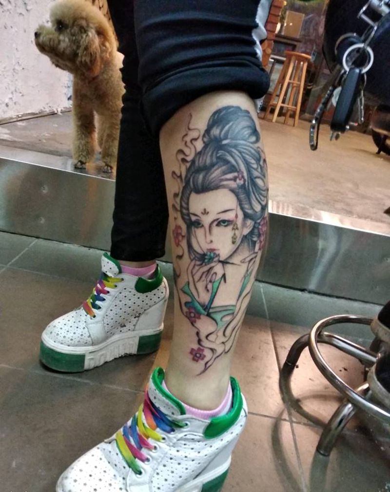 小腿艺妓纹身图片