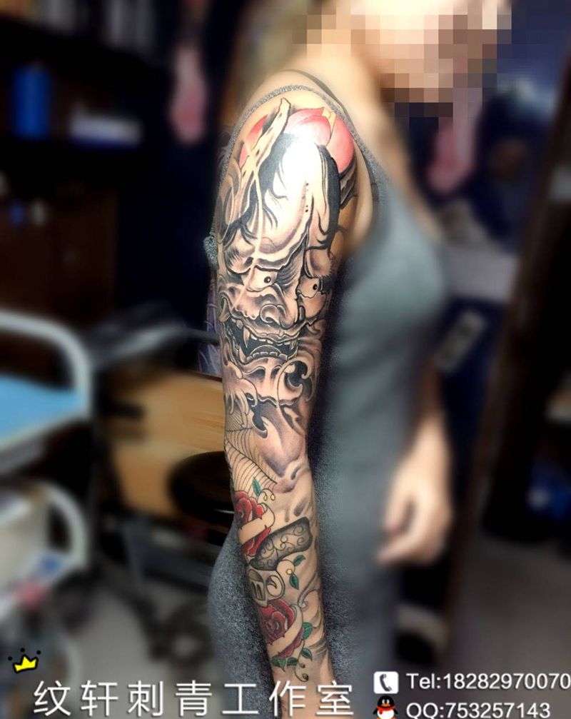 美女的花臂纹身图片