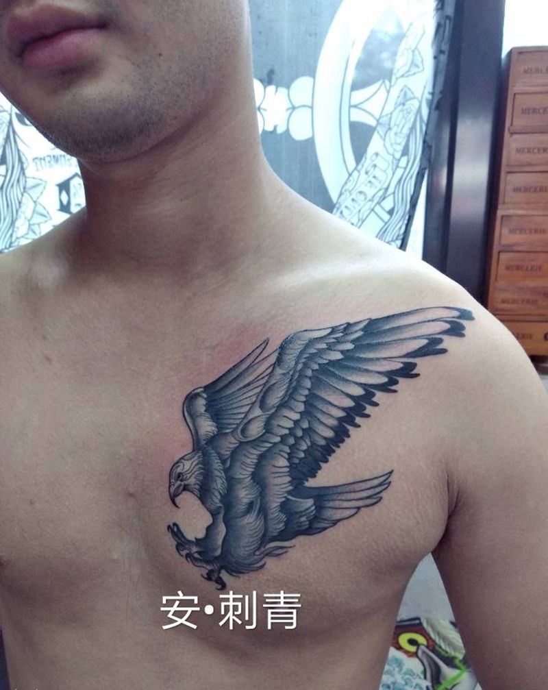 雄鹰展翅纹身图片