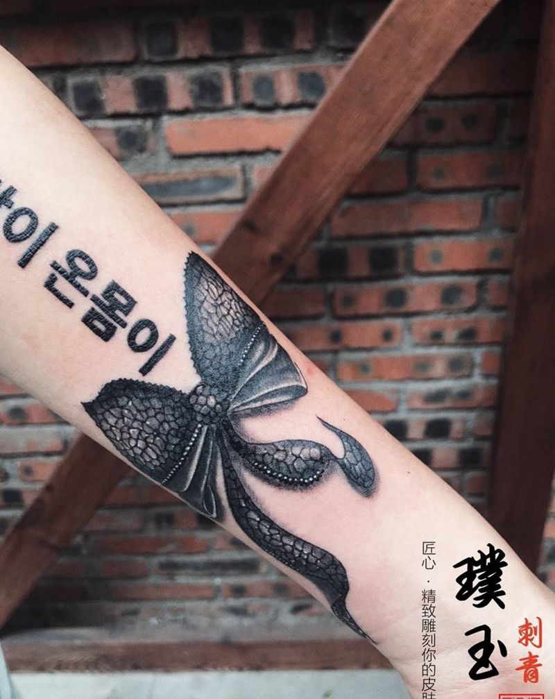 蕾丝哒，图2为恢复后纹身图片