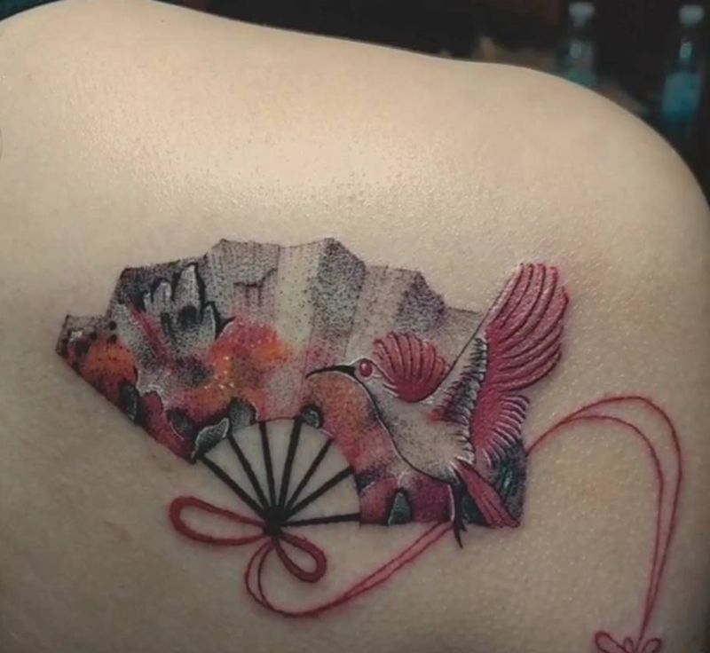 小扇子纹身图片_手部胸部Old School纹身图案