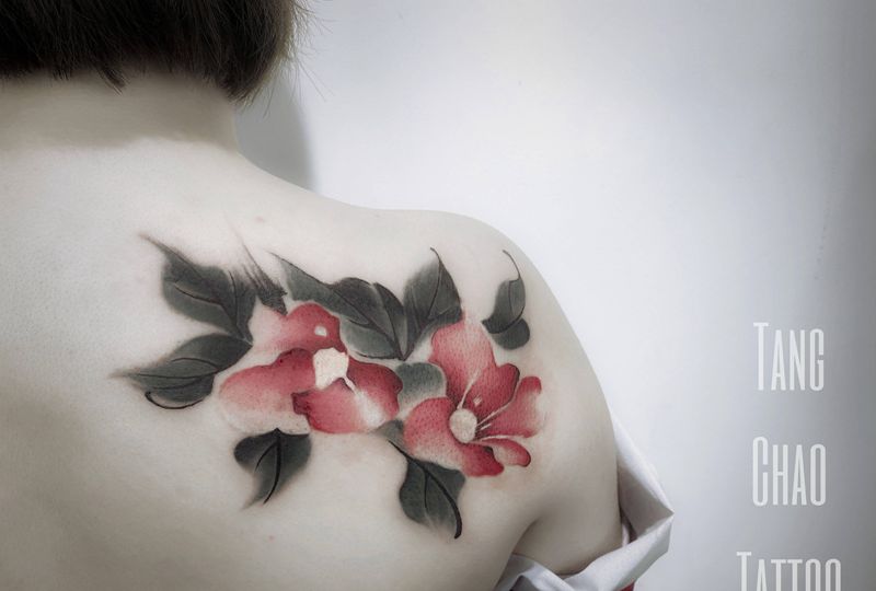 水墨石榴花纹身图片_背部水墨纹身图案