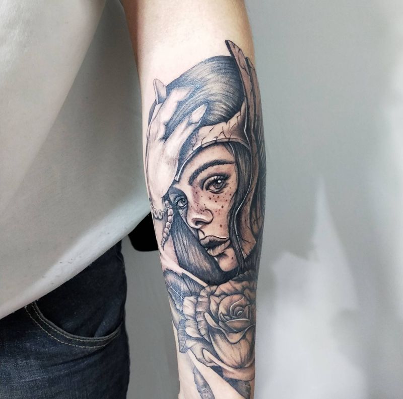 大美女纹身图片_腿部手部欧美写实纹身图案