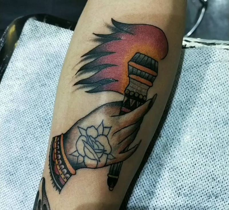 火炬纹身图片_手臂Old School纹身图案