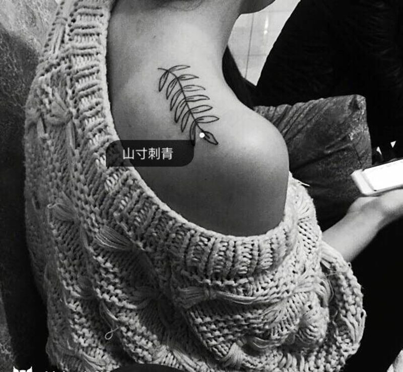 小清新纹身图片_清新肩部纹身图案
