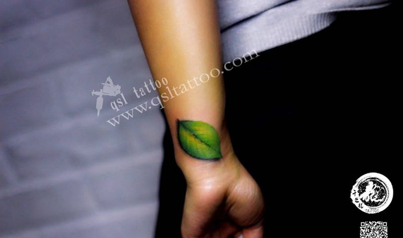 一片叶子 疤痕遮盖纹身图片