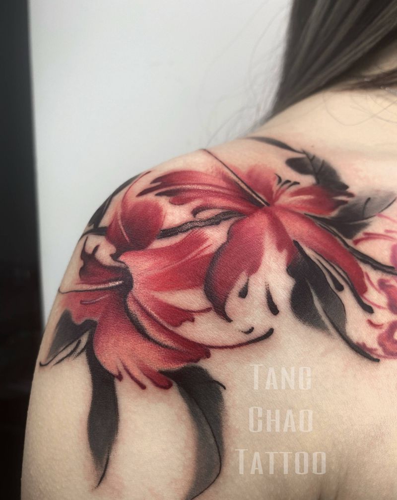 彼岸花纹身图片_肩部水墨纹身图案