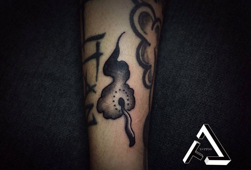 火柴纹身图片_手部Old School纹身图案