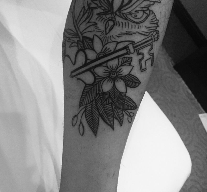 猫头鹰纹身图片_腿部纹身图案